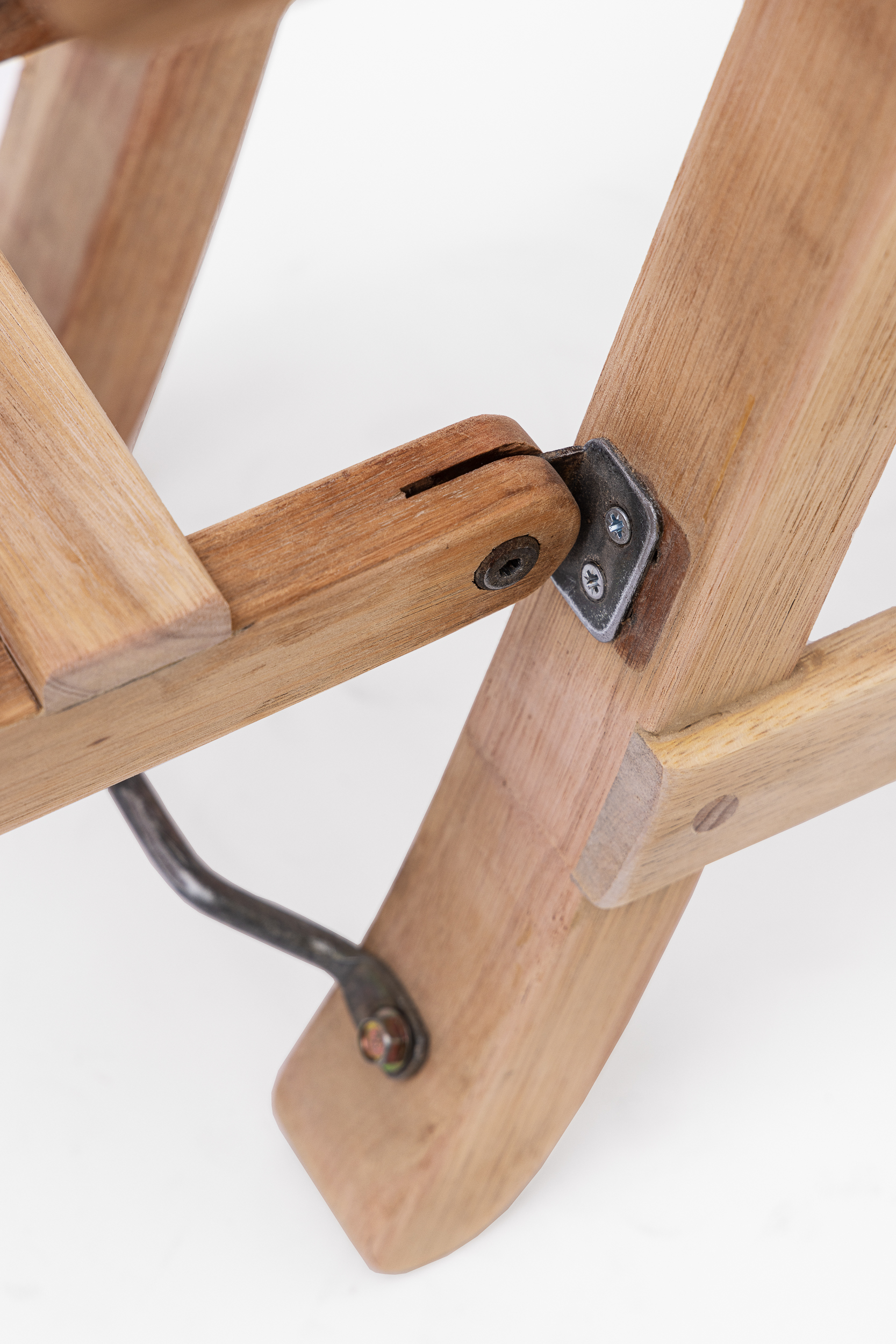 מכיסא לספסל פרט